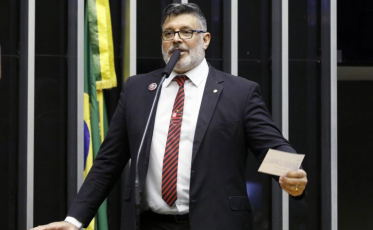 Projeto garante perucas para usuários do SUS que perderam o cabelo na quimioterapia