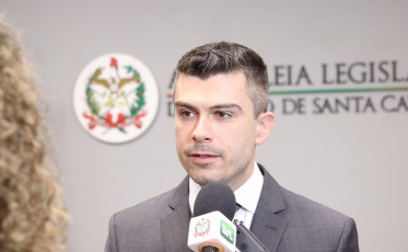 Faltam três assinaturas para a PEC do voto direto