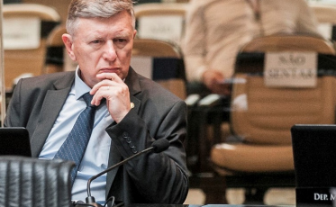 Deputado denuncia irregularidades em pagamento a servidores da Saúde