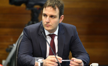 Ameaçado, Ricardo Guidi não perde a cadeira na Câmara Federal