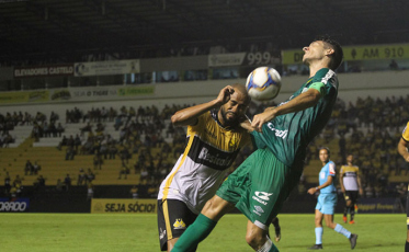 Três derrotas seguidas em estreias