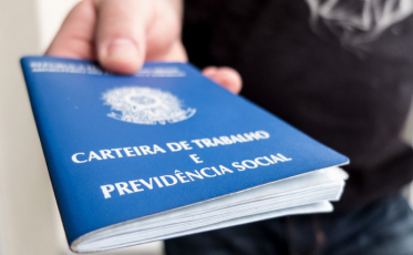 Número de desempregados cai, mas ainda atinge 12,4 milhões de brasileiros