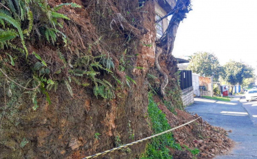 Defesa Civil registra deslizamento de terra na Álvaro Catão