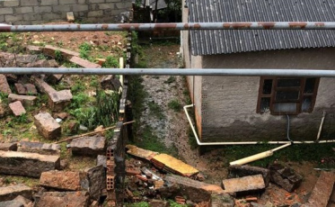 Urussanga registra deslizamento de terra; local foi isolado pelos bombeiros