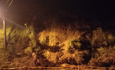 Deslizamento de terra é registrado na SC-108 em Urussanga 