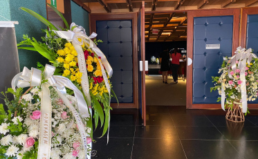 Amigos e familiares se despedem de Tati Teixeira: 