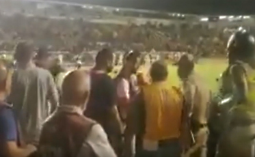 Jornalista transmite sua detenção ao vivo, PM dá sua versão (VÍDEO)