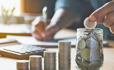 “A pessoa não é treinada para ganhar mais dinheiro. É treinada para gastar mais dinheiro”, diz empresário