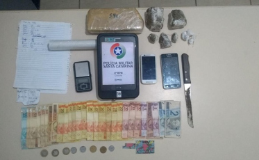 Dupla é presa por tráfico de drogas