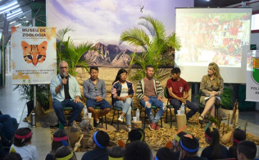Representantes de aldeia indígena deixam mensagem de amor e igualdade na Unesc