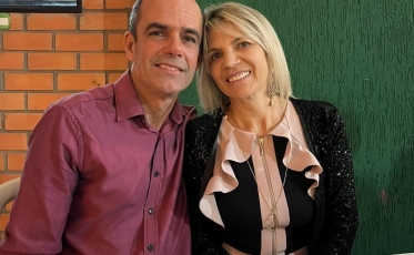 De um encontro no cemitério, nasce uma história de amor