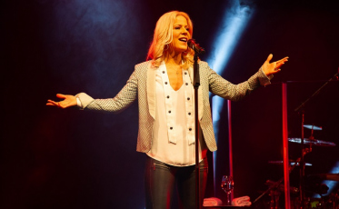 Paula Toller embala Dia do Médico da Unimed