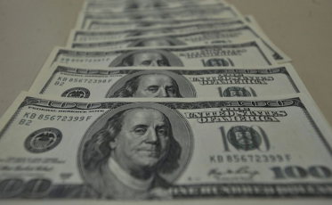 Dólar aproxima-se de R$ 4,48, e bolsa cai 2,56% com coronavírus