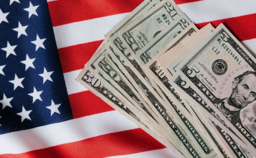 China está vendendo títulos dos EUA: isso ameaça o dólar e seus investimentos?