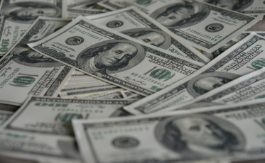 Entenda como fazer para dolarizar os investimentos e quais as vantagens 