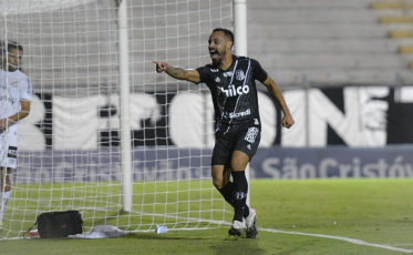 Ponte Preta conclui compra do fumacense Moisés