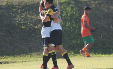Sub-15 e sub-17 vencem o Joinville no CT