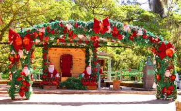 Teatro e música marcam sábado no Encantos de Natal de Lauro Müller