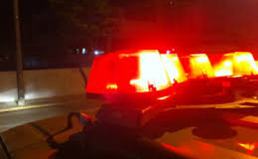 Bandidos supostamente armados assaltam fruteira no Pinheirinho