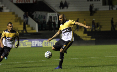 Volante encaminhado, zagueiro sondado