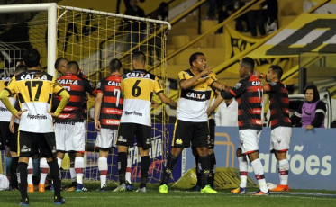 Zé Carlos é punido com quatro jogos de suspensão pelo STJD