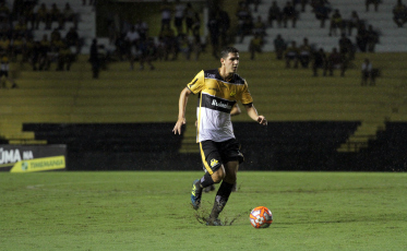 Fluminense intensifica negociações por Nino