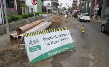 Rua Hercílio Luz fechada em horários de pico