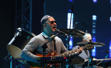 Casa cheia e muita emoção no show dos Paralamas do Sucesso