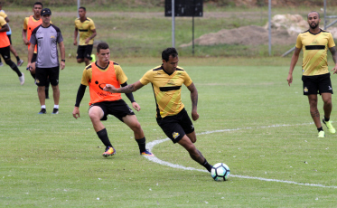 Wesley e Vinicius rumo a Chapecó