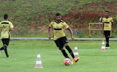 Caíque quer estar no time de Kleina