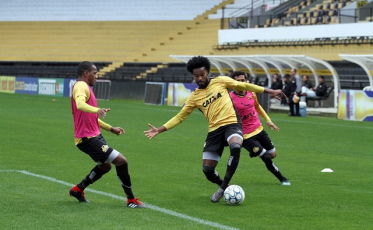 Time está definido, mas a escalação sai só antes do jogo