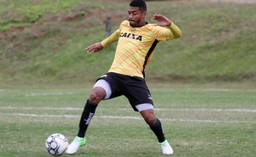 Méritos para Mazola Júnior 