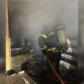 Incêndio atinge marcenaria e mobiliza Corpo de Bombeiros em Criciúma