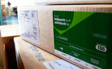 Quase mil cidades temem falta de remédios do kit intubação, diz CNM