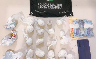 Cão farejador localiza 2,3 mil pedras de crack em Tubarão (VÍDEO)