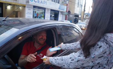 Colégio Universitário promove drive thru em comemoração ao Dia do Professor