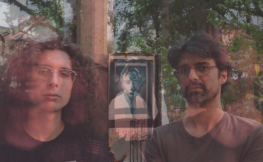 Duo criciumense aposta em rock psicodélico instrumental na música 