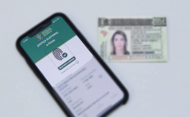 TSE faz balanço do 1º turno: votação ocorre sem cédulas de papel e app e-Título bate recorde de acessos