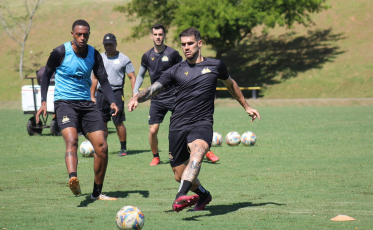 Criciúma realiza treino tático e técnico na manhã de domingo