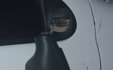 Mulher tenta destruir carro após confusão em motel de Criciúma