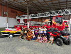 Dia de alegria: Bombeiros de Criciúma recebem visita de crianças
