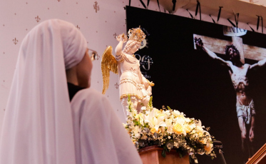 Sob escolta de exército, imagem de São Miguel Arcanjo chega em Içara nesta sexta