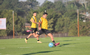 Eder treina e deve voltar à titularidade contra o CRB