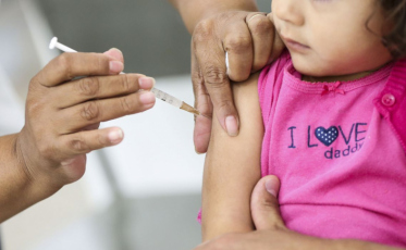 Criciúma deve receber novo estoque de Coronavac e Pfizer pediátrica até quinta-feira