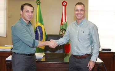 Carlos Moisés anuncia novo presidente do Badesc