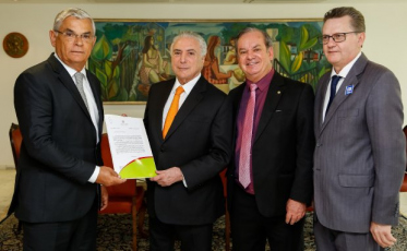 Moreira cobra de Temer dívida de R$ 212 mil da União com Saúde de SC