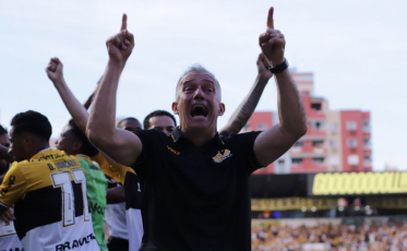 Eduardo Baptista fica no Criciúma, garante Thiago Gasparino