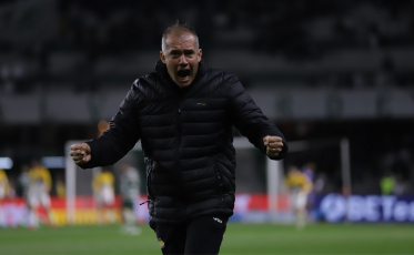 Time catarinense embala na Série B, chega a 11 jogos invicto e mira marcas históricas