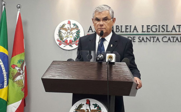 É oficial: Pinho Moreira é o novo governador de SC