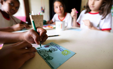 MEC tem agora secretarias para alfabetização e escolas militares